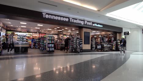 Tennessee-trading-post,-a-convenience-store-inside-the-nashville-international-airport