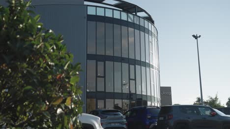 Revealing-shot-of-the-stunning-Jeep-dealership-and-showroom-in-Perpignan,-France