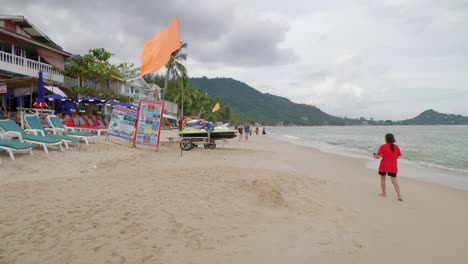 orange-flag-waving-at-La-Mai-beach