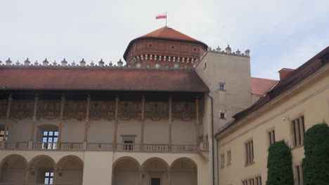 The-Inner-Courtyard-of-the-Wawel-Castle-in-Krakow,-Poland
