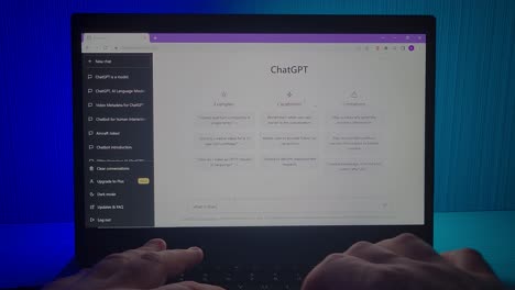 Chatgpt,-Ein-Großes-Sprachmodell,-Das-Antworten-Auf-Fragen-Auf-Einem-Laptop-Bereitstellt