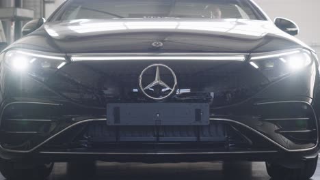 Mercedes-Cars-Enciende-Sus-Faros-Y-Avanza