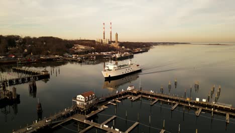T-Barnum-Ferry-arriving-from-Bridgeport-Connecticut-to-the-Port-Jefferson-Harbor-at-sunrise-during-winter