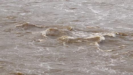 Aguas-De-Inundación-En-Un-Río,-Río-Vaal-Sudáfrica