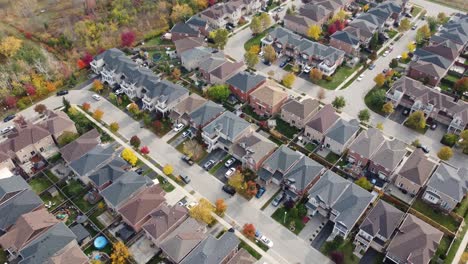 Residential-neighborhood-in-suburbs-of-Toronto-in-autumn-season,-aerial-drone-view