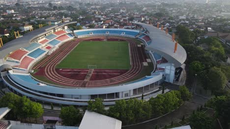 Vista-Aérea,-Estadio-Mandala-Krida,-Yogyakarta-Por-La-Mañana