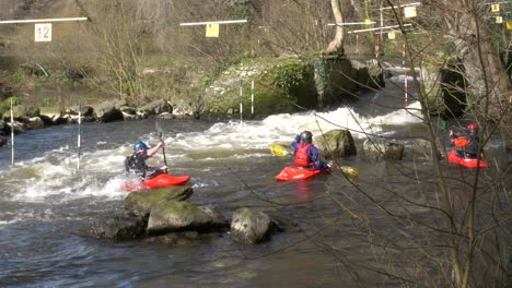 Quest-Kajak-Trainingskurs-Am-Liffey-River-In-Dublin,-Irland