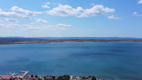 Eine-Luftaufnahme-Der-Adria-Mit-Blick-Auf-Vrsi-Und-Nin-In-Kroatien