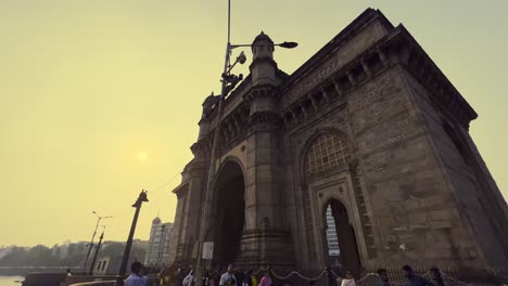 Eine-Seitliche-Aufnahme-Des-Monument-Gate-Way-Of-India-In-Mumbai