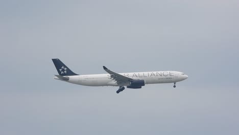 Vuelo-De-Star-Alliance-Airlines-Llegada-Al-Aeropuerto-Internacional-De-Toronto,-Ontario,-Canadá