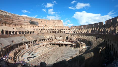 Dentro-Del-Coliseo-En-Roma,-Italia