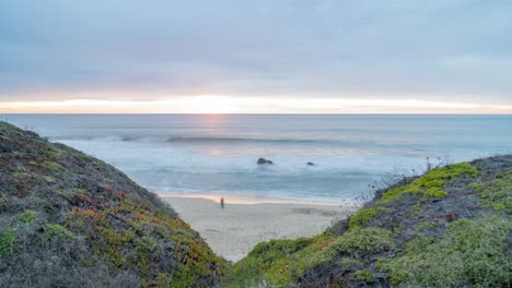 Zeitraffer:-Wunderschöner-Sonnenuntergang-Am-Strand-In-Kalifornien,-Wunderschöne-Strände