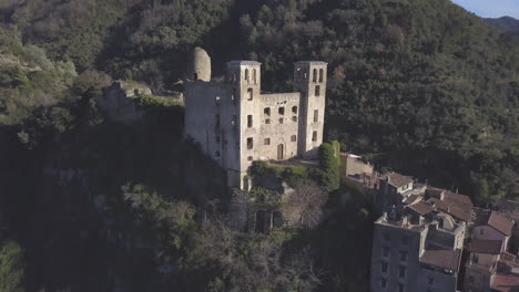 Luftaufnahme-Des-Schlosses-Dolceacqua-Doria