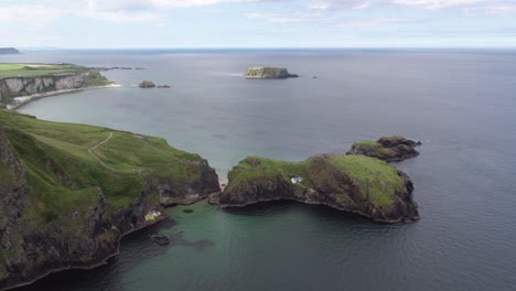 Carrick-a-Rede-Rope-Bridge,-part-of-the-Causeway-Coastal-Route-on-the-north-coast-of-Northern-Ireland