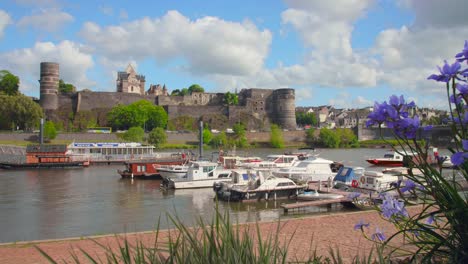 Konzentrieren-Sie-Sich-Auf-Das-Zentrum-Von-Angers,-Wo-Der-Maine-River-Fließt