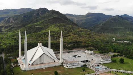 Aerial-View-Of-Faisal-Masjid-Mosque-At-Foothills-Of-Margalla-Hills