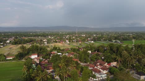 Una-Vista-Del-Campo-En-Indonesia-Desde-Un-Dron