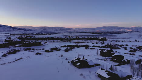 Charmante-Stadt-Im-Schnee-In-Der-Nähe-Der-Rocky-Mountains-In-Granby,-Colorado