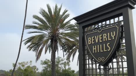 Cartel-De-Beverly-Hills-En-El-Bulevar-De-Santa-Mónica