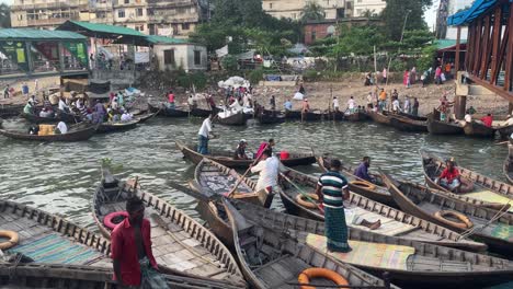 Bevölkerungsexplosion-Und-Menschliche-Aktivitäten-Verschlechtern-Die-Ufer-Des-Buriganga-Flusses-In-Bangladesch