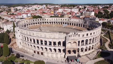 Roman-Amfitheater-in-Pula,-Istria,-Croatia---Aerial-Drone-View-of-the-Unesco-World-Heritage-Site
