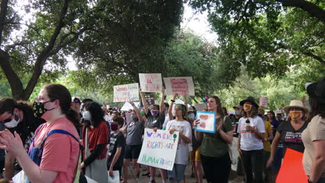 Protest-crowd-listens-and-reacts-to-speakers-during-Women's-March-rally,-4K