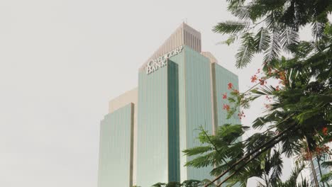 Establishing-shot-of-the-beautiful-ultra-modern-architectural-design-of-the-Credicorp-Bank-Plaza,-42-floors-of-prime-commercial-real-estate,-Panama-City