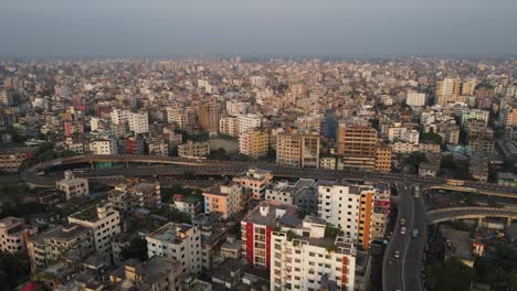 Panning-wide-aerial-shot-of-Dhaka-huge-developed-urban-scenery,-Bangladesh