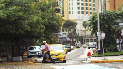 Graphic-video-of-a-yellow-Toyota-taxi-giving-way-to-an-elderly-Panamanian-person