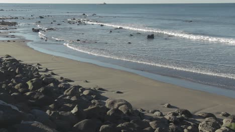 New-Plymouth-Coastal-Walkway,-Black-Beach,-Taranaki,-Neuseeland