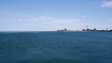 Blick-Auf-Die-Skyline-Von-Malmö,-Umgeben-Von-Wasser