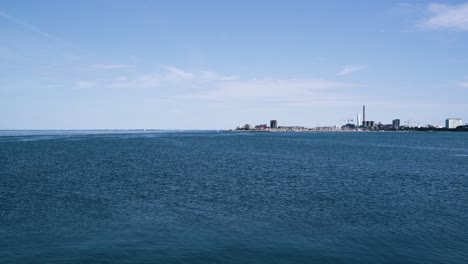 Vista-Del-Horizonte-De-Malmö-Rodeado-De-Agua