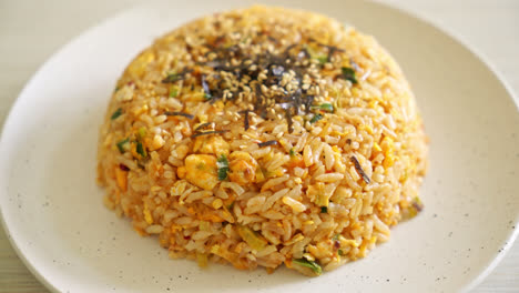Gebratener-Reis-Mit-Ei-Im-Koreanischen-Stil---Asiatischer-Essensstil