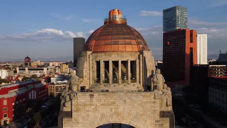 Backwards-Reveal-Shot-of-the-Monument-to-the-Revolution-in-the-Golden-Hour,-Mexico-City
