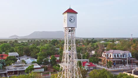 Vista-Aérea-De-La-Torre-Del-Reloj-De-Montecristi-En-Monte-Cristi,-República-Dominicana