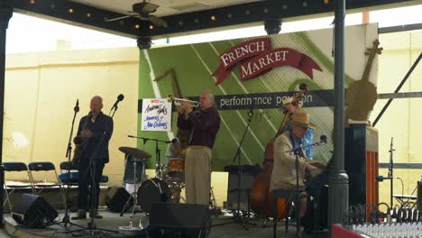 Escenario-Del-Mercado-Francés-Fiesta-Del-Barrio-Francés-De-Nueva-Orleans