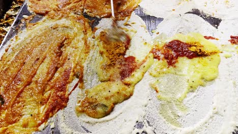 Eine-Nahaufnahme-Der-Herstellung-Von-Masala-Dosa