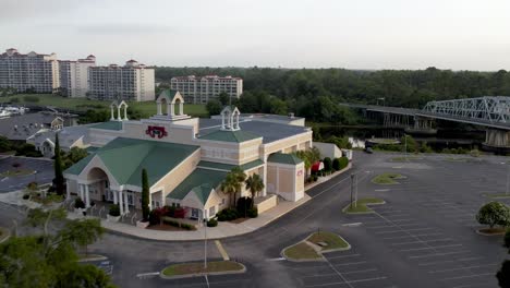 Luftaufnahme-über-Dem-Alabama-Theater-In-North-Myrtle-Beach,-South-Carolina