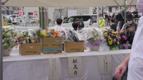 Shinzo-Abe-Denkmal-Am-Tag-Nach-Seinem-Tod-Durch-Einen-Schützen
