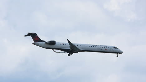 Air-Canada-Express-Jet-Aterrizando-En-Toronto,-Ontario