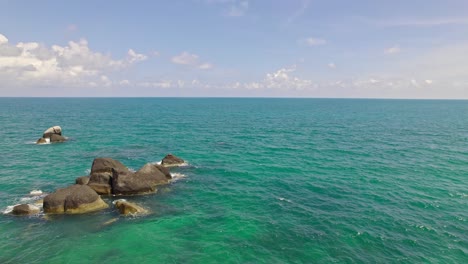Beautiful-4K-drone-footage-of-the-beach-and-unique-rock-features-at-Hin-Ta-Hin-Yai-Beach-on-Koh-Samui-in-Thailand