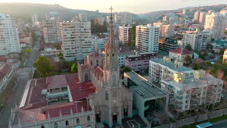 Aerial-orbit-of-the-carmelitas-church-in-Viña-del-Mar,-Chile