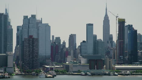 Pan-Of-Manhattan-Skyscrapers-Including-Empire-State-Building-In-New-York-City,-U