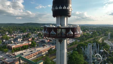 Der-Kissing-Tower-Im-Hershey-Park