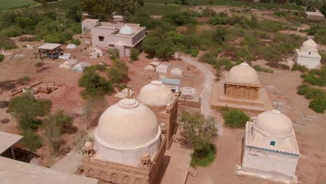 Vista-Aérea-Del-Cementerio-De-Chitorri-En-El-Distrito-De-Mirpur-Khas-En-Pakistán