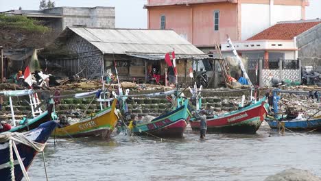 Pueblo-De-Pescadores,-Preparación-Para-La-Pesca-En-El-Mar