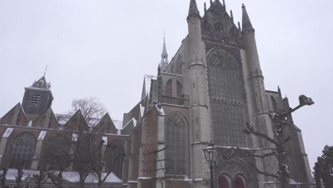 Leiden-Hooglandse-Kerk-Gothic-church-in-winter-snow,-cold-Netherlands-city
