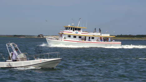 Barnegat,-New-Jersey---August-14,-2020:-A-fishing-boat-with-people-fishing-on-the-Barnegat-Inlet