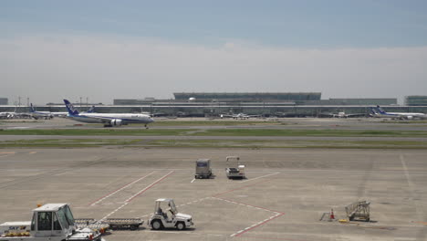 All-Nippon-Airways-Boeing-787-Taxiing-On-The-Runway-At-Haneda-Airport-In-Tokyo,-Japan