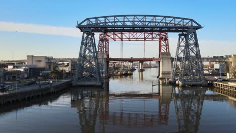 Aerial-pan-of-traffic-by-famous-bridges-in-Buenos-Aires,-Argentina